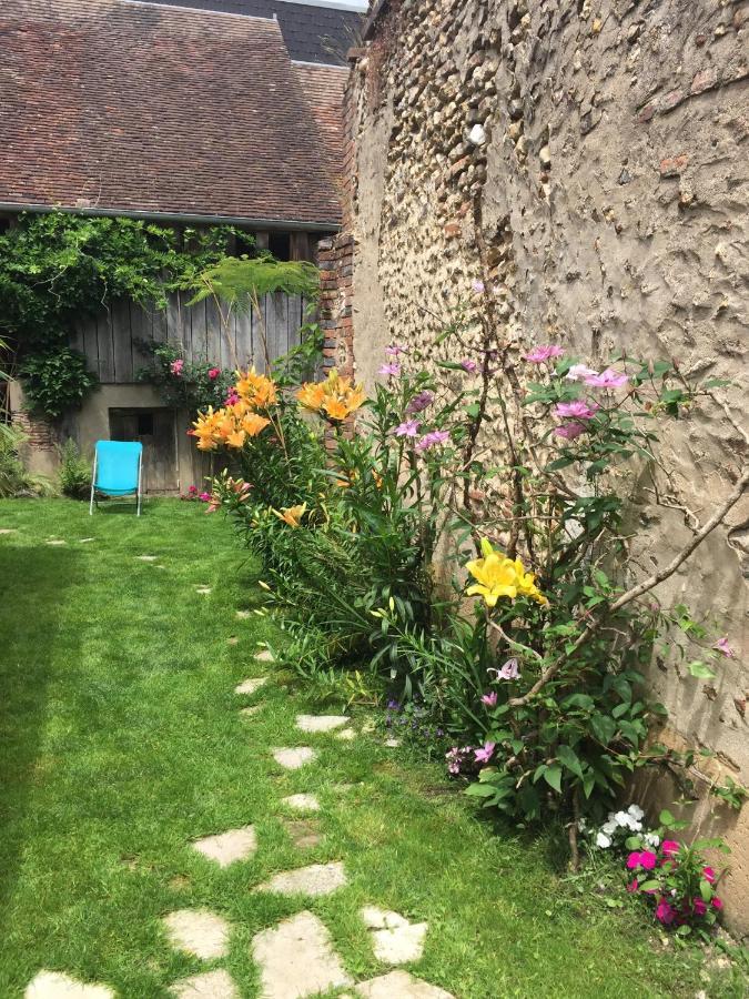 Vila L Annonce N Est Pas D Actualite Ne Pas Prendre De Reservation Saint-Fargeau  Exteriér fotografie